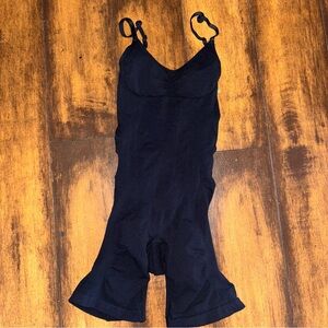 Feeling girl bodyshaper